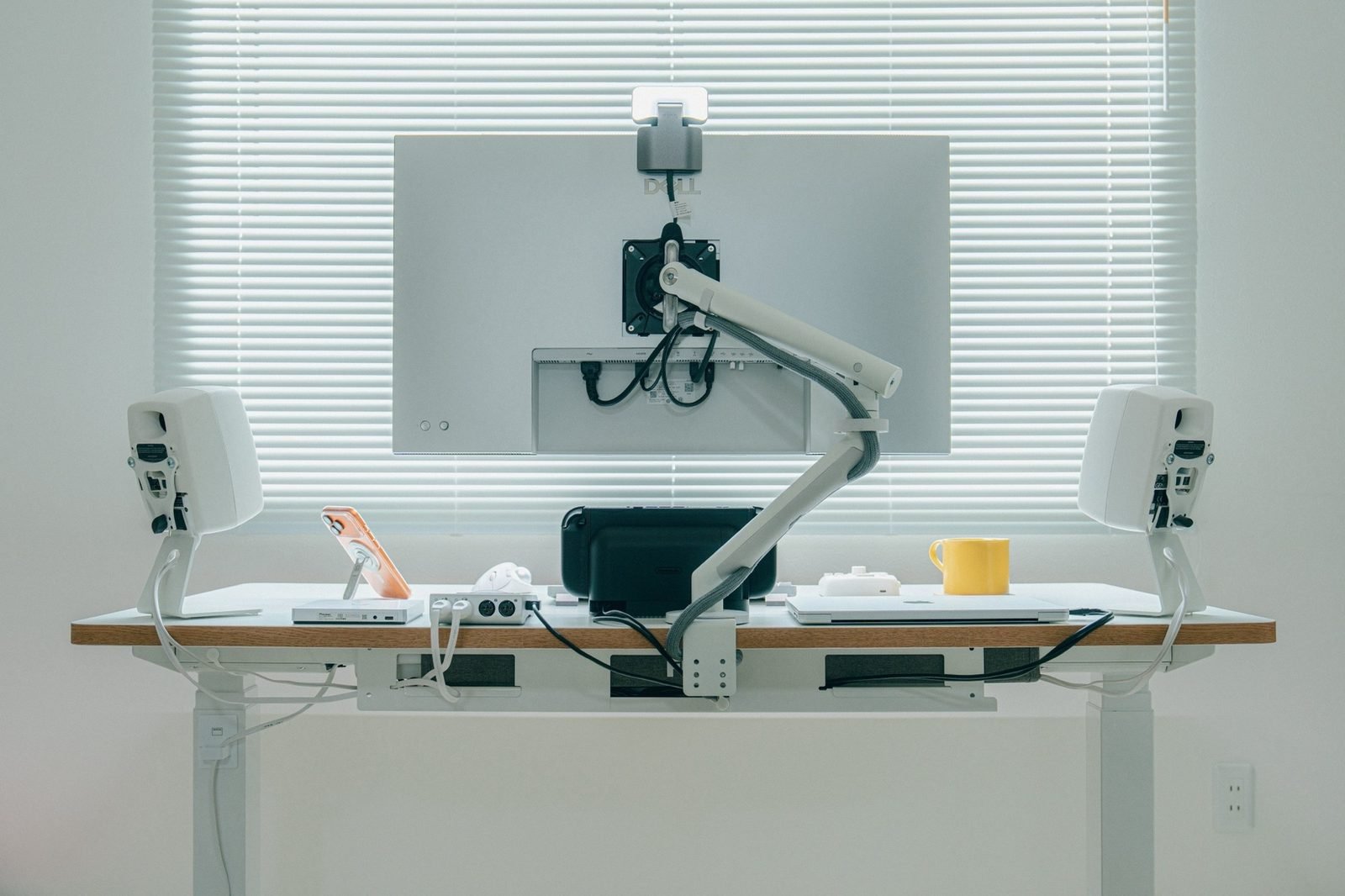 Puesto de cuidados intensivos con equipamiento de monitorización